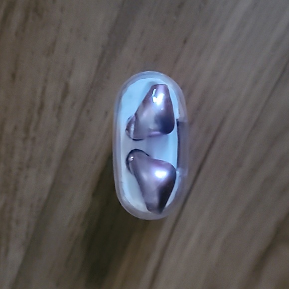 Pink earbuds. Can be used with both androids and iphones. - Picture 2 of 5